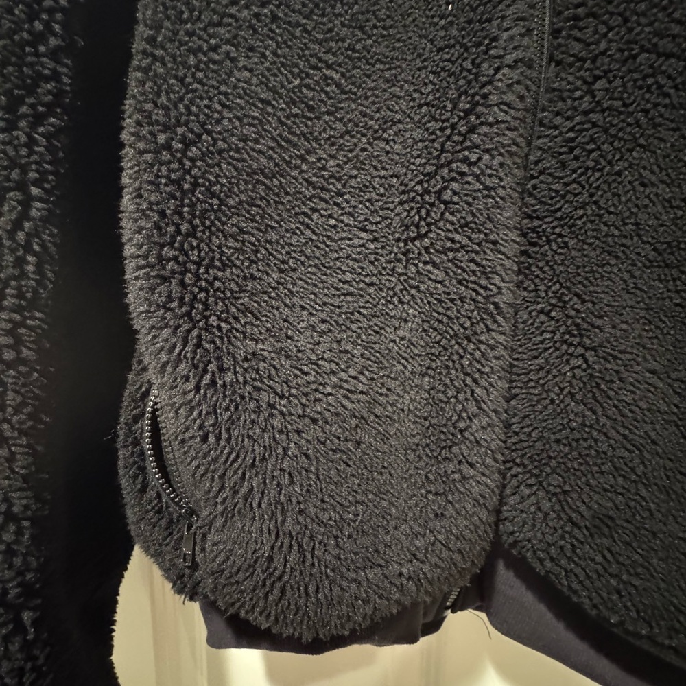 Women's Alo Black Fleece Foxy Jacket - Picture 4 of 10